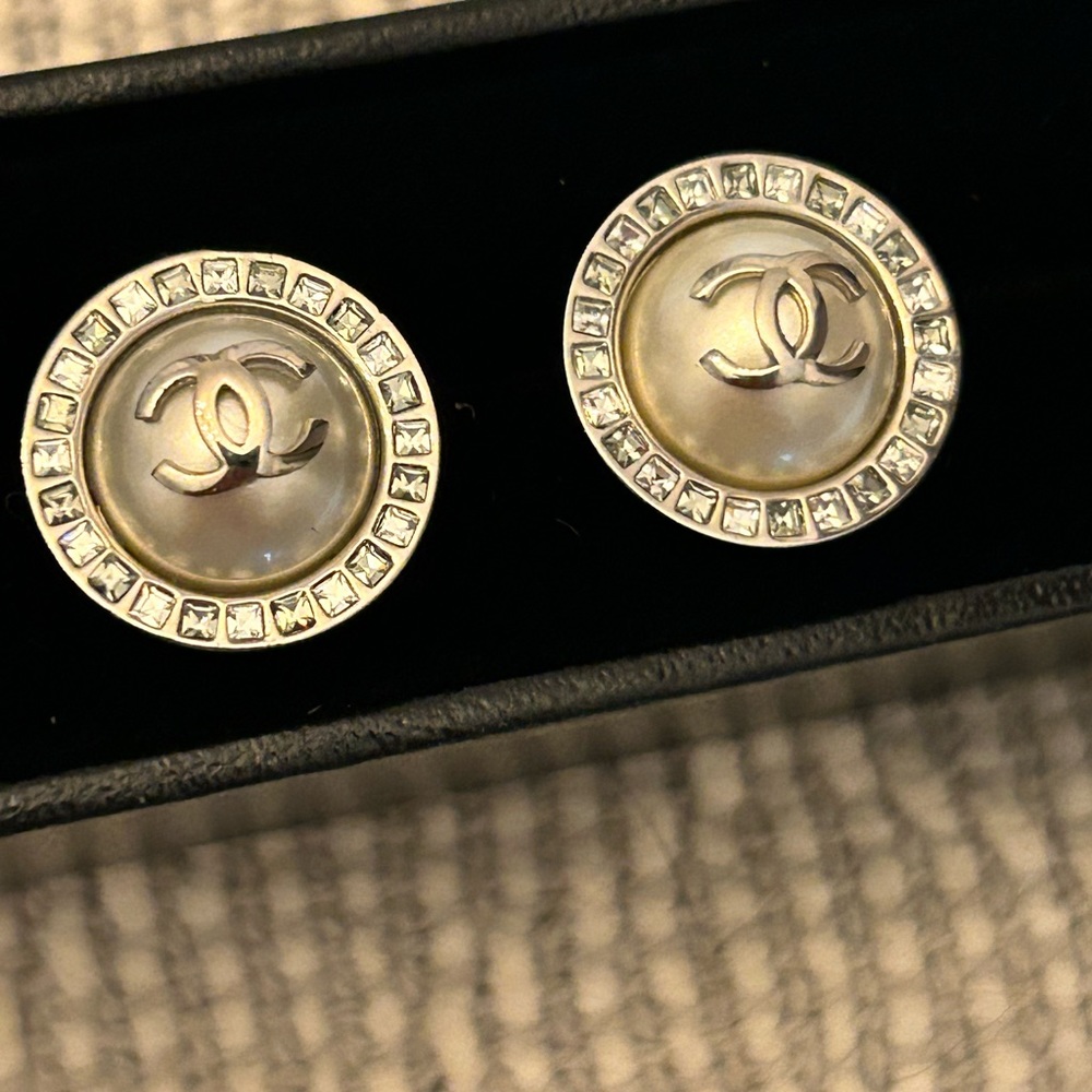 Chanel Faux Pearl Earring